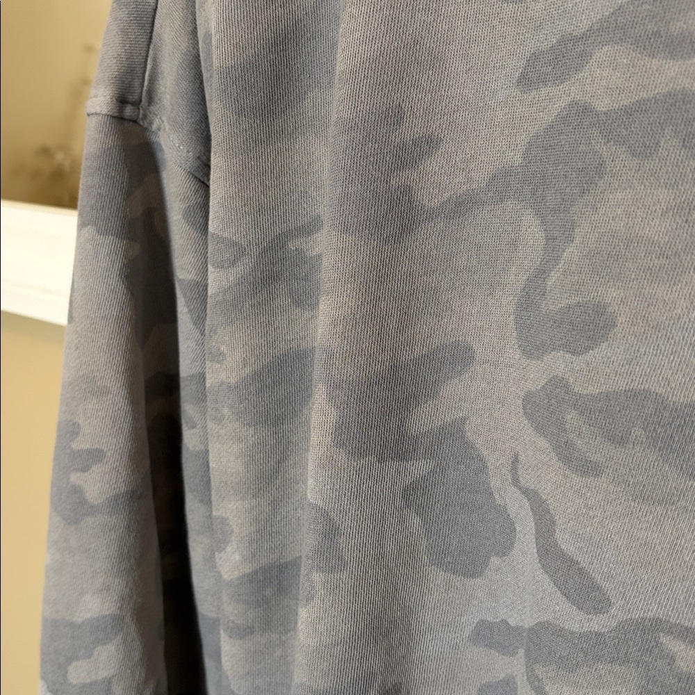 Old Navy Green/ Gray Camo Sweatshirt - Picture 3 of 4